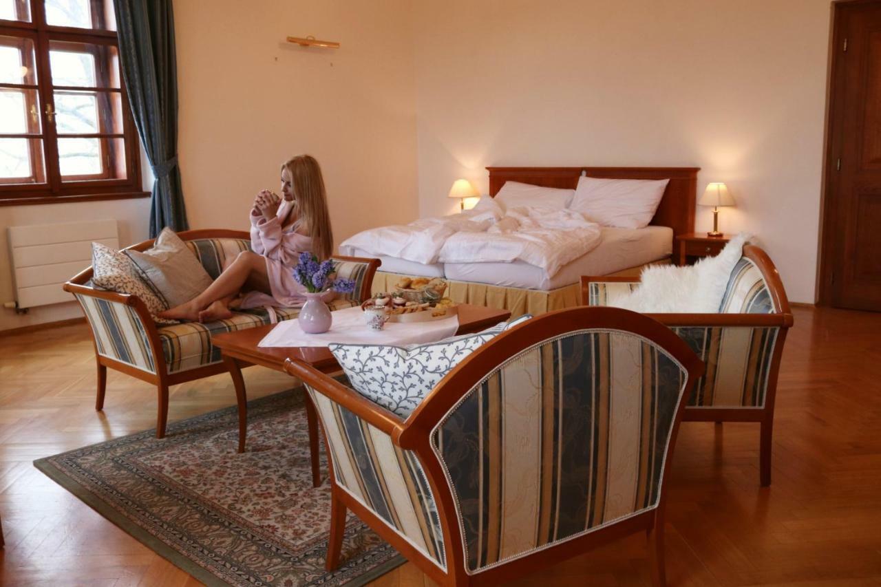 Wellness Hotel Zamecek Jetřichovice Екстериор снимка